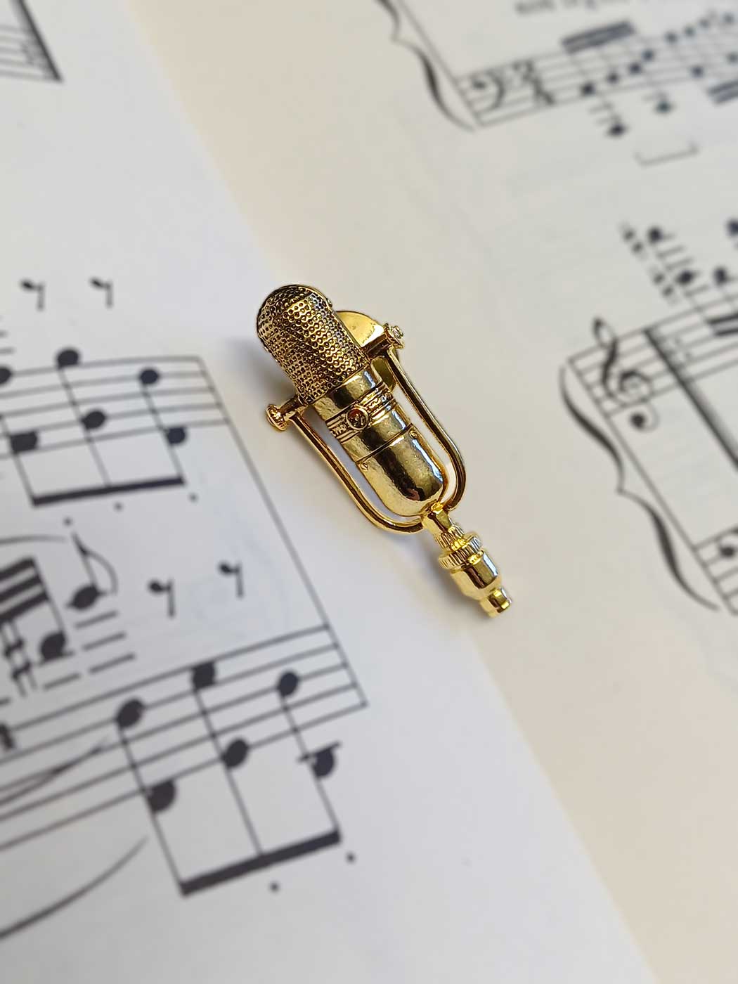Pin Studio Mikrofon Guld