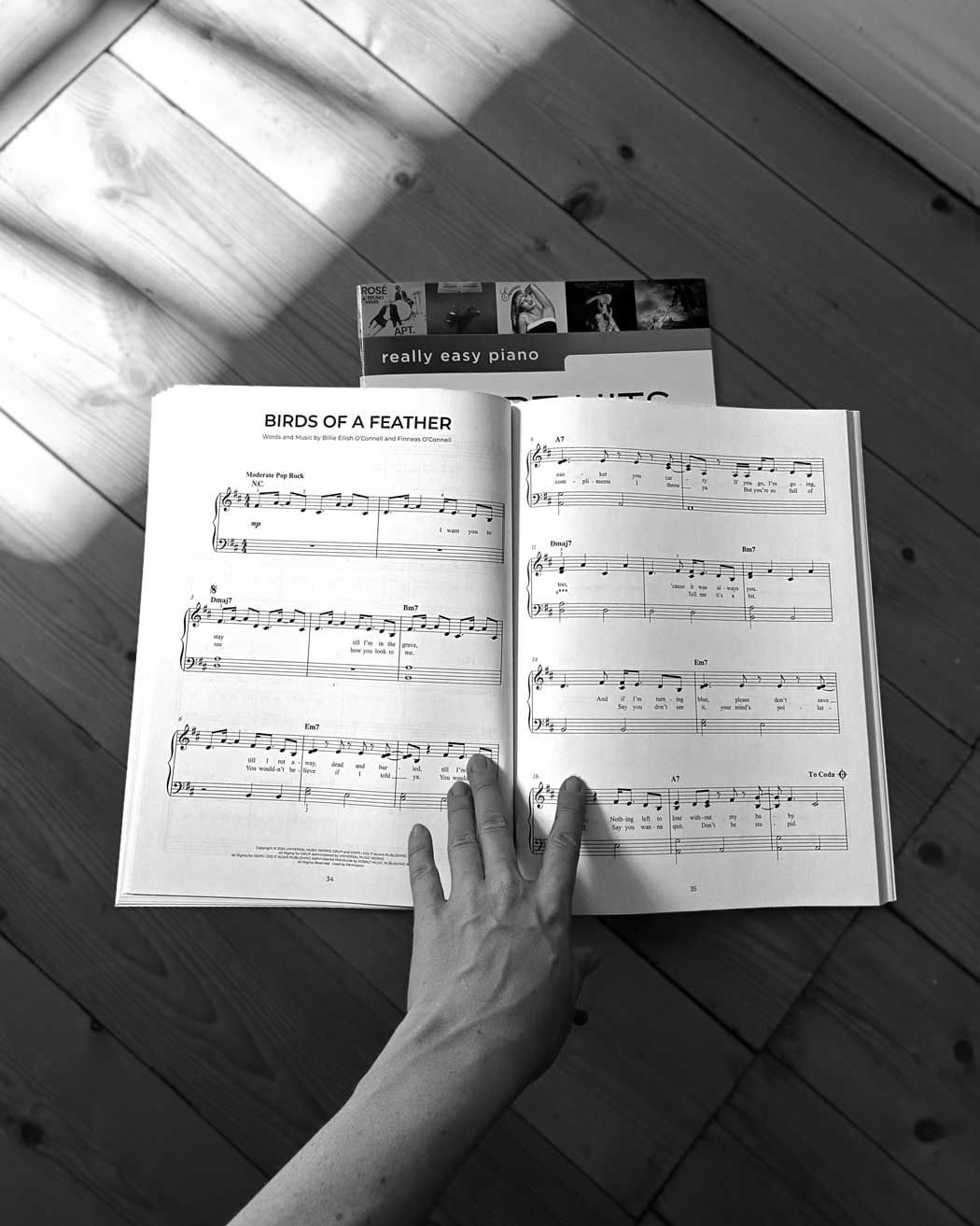 Chart Hits of 2024-2025 (Easy Piano)