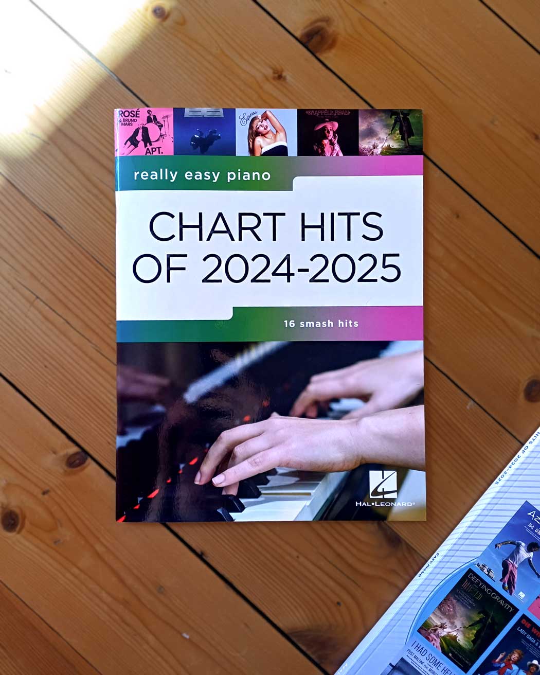 Chart Hits of 2024-2025 (Really Easy Piano)