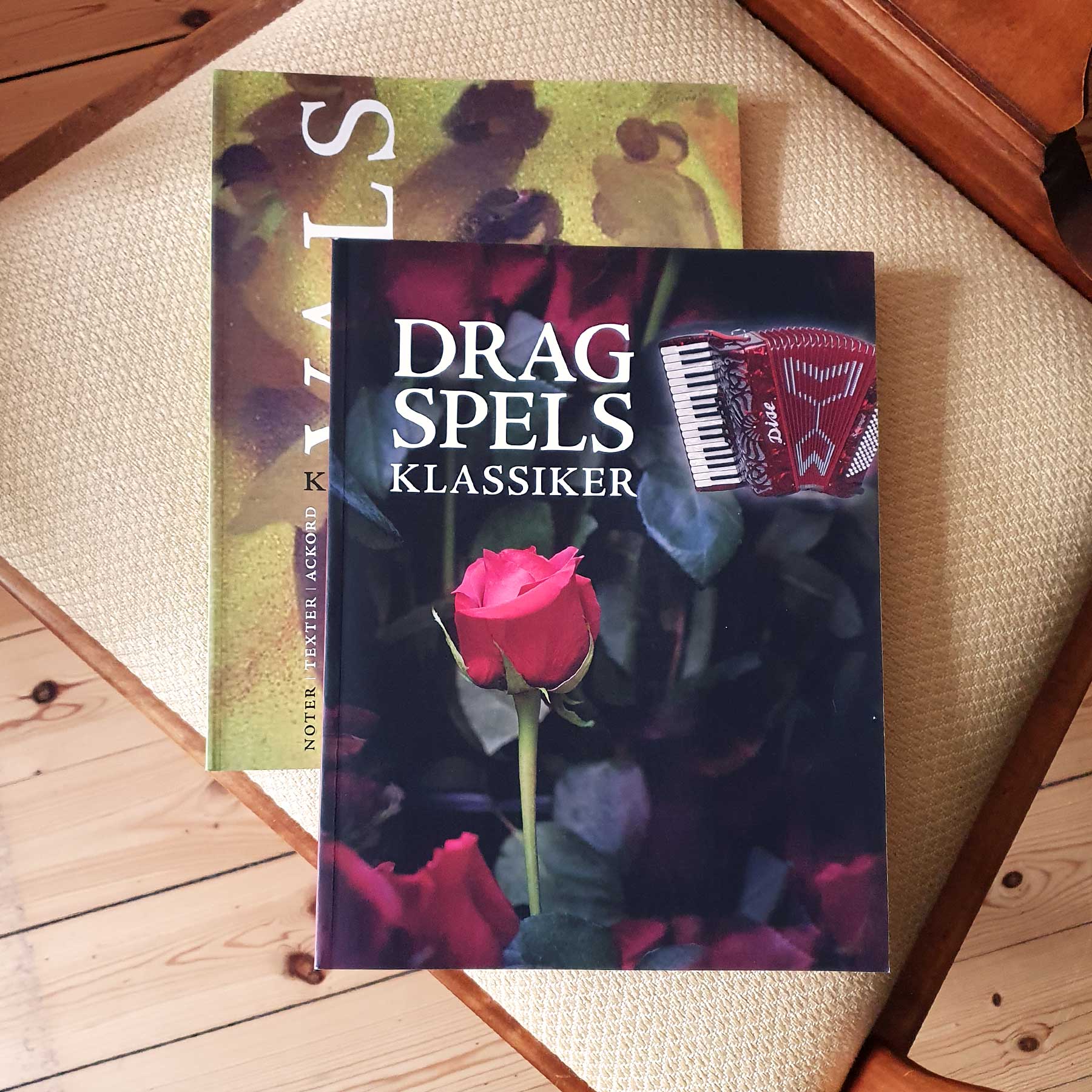 Köp Dragspelsklassiker (Reviderad) på Notposten! – Notposten.se