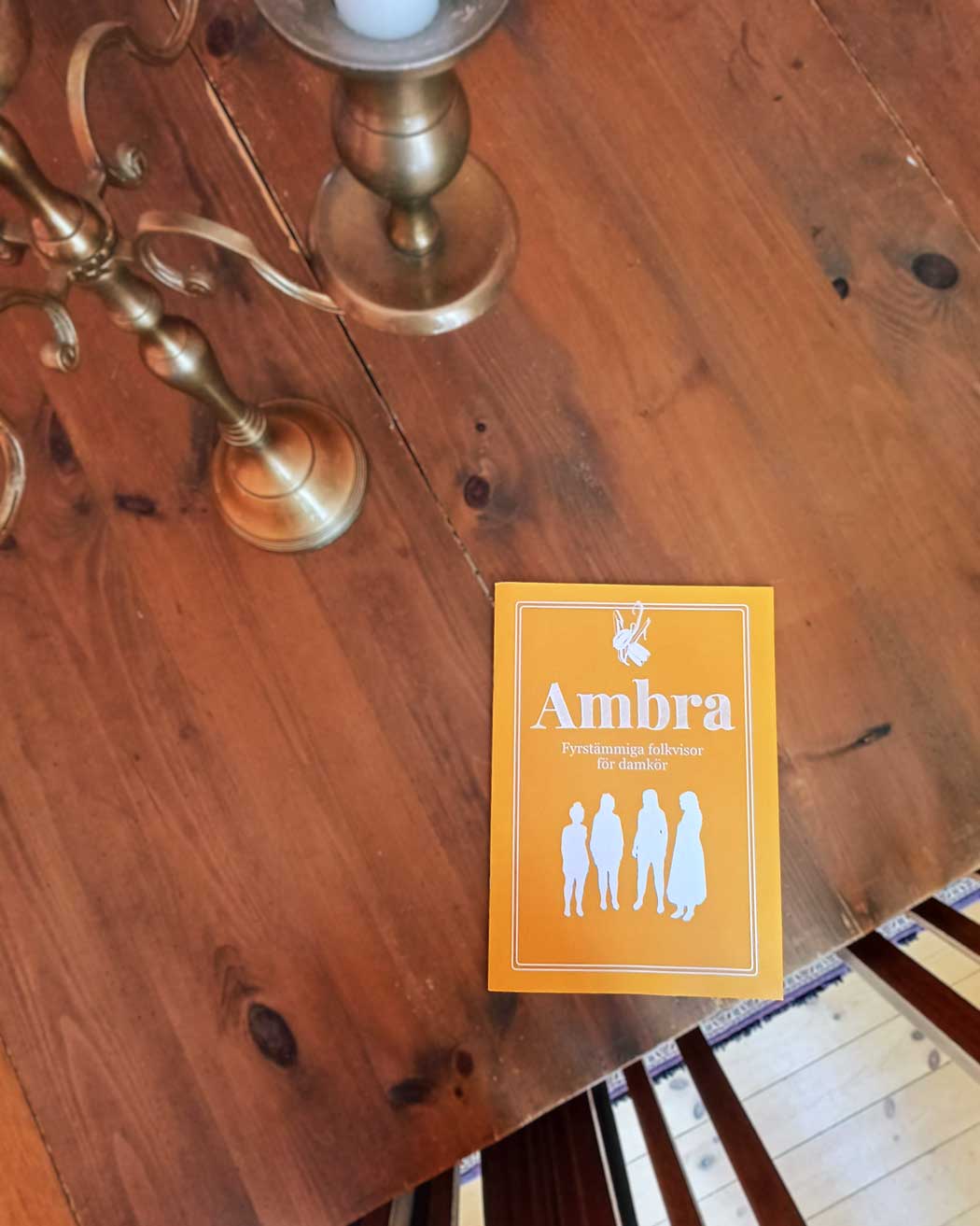 Ambra: Fyrstämmiga folkvisor för damkör