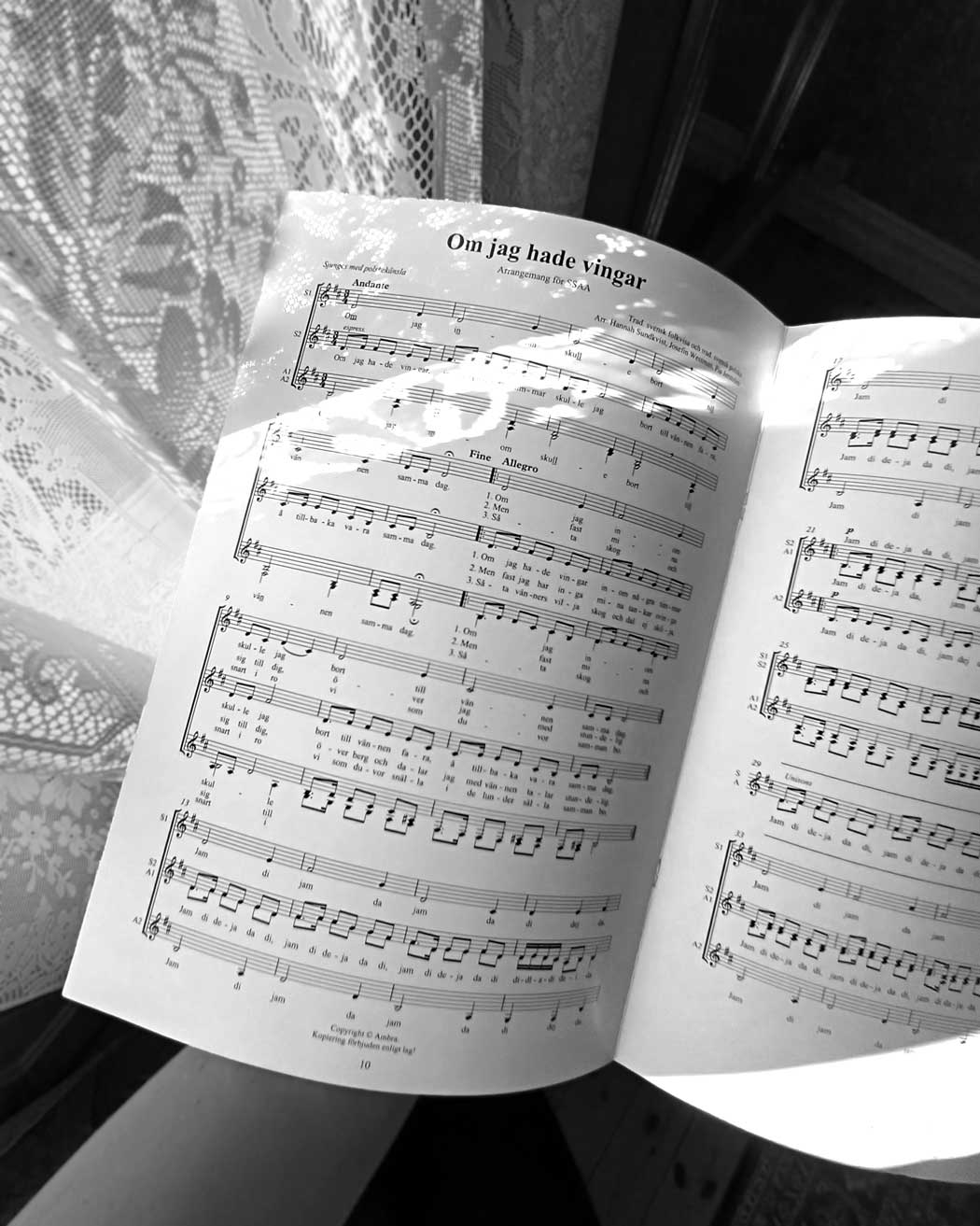 Ambra: Fyrstämmiga folkvisor för damkör