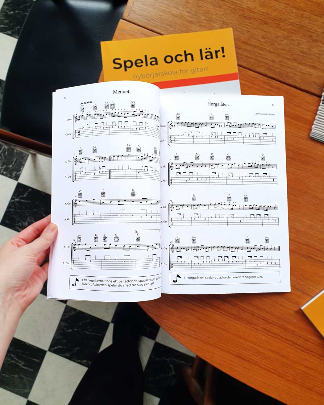 Spela och lär! nybörjarskola för gitarr Del 2